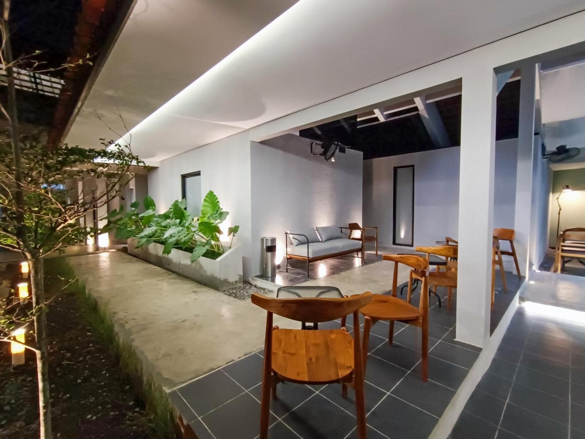 Fx Stay & Coffee Yogyakarta Exterior foto